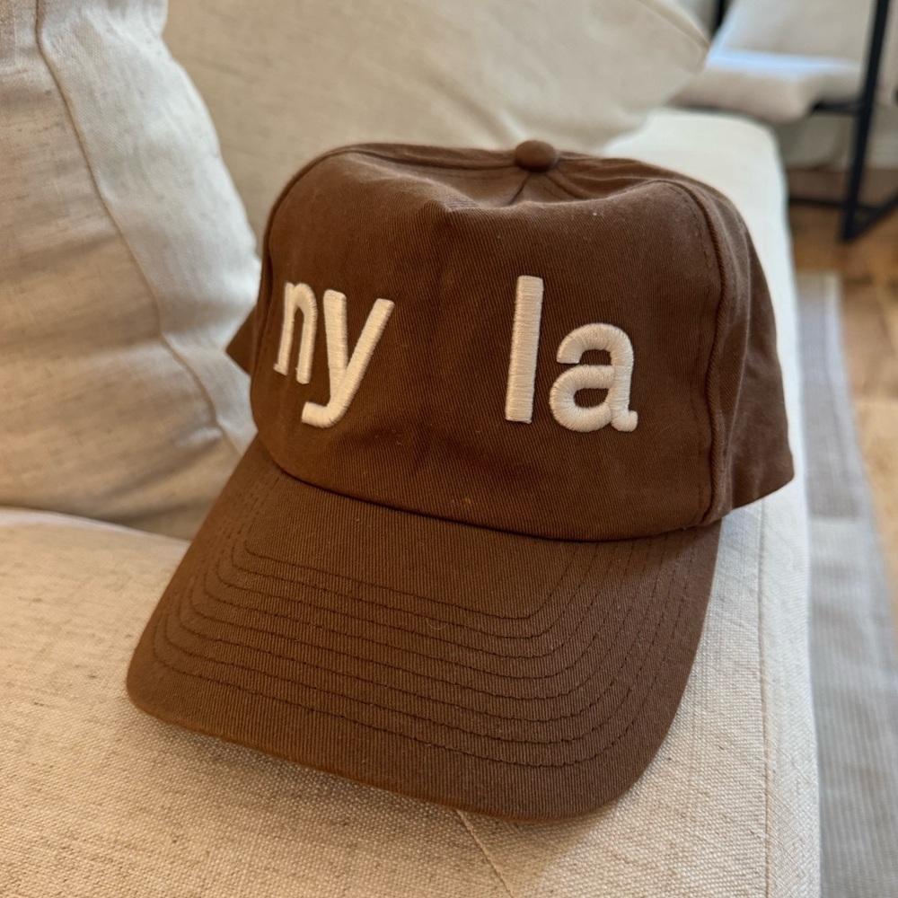 HOLIDAY NY/LA hat